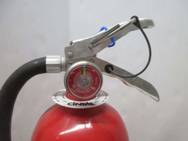 Fire extinguisher, UN1044, rechargeable, 17"H, good, unused Albrecht