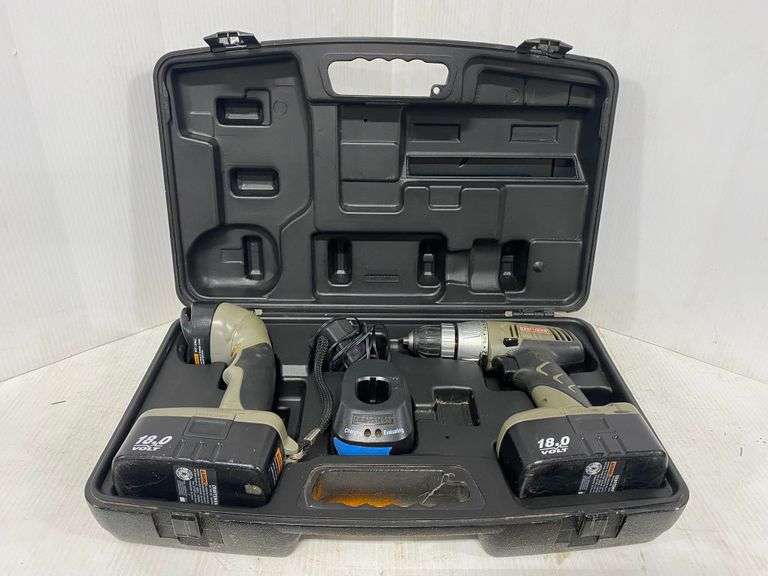 18V Craftsman drill and light, includes charger and case, works