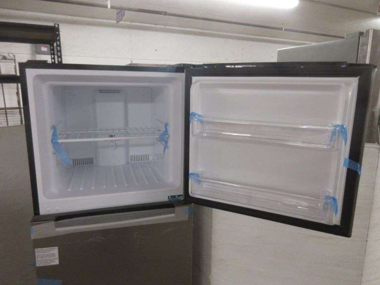 Magic Chef 10.1 cu. ft. top freezer refrigerator in platinum steel