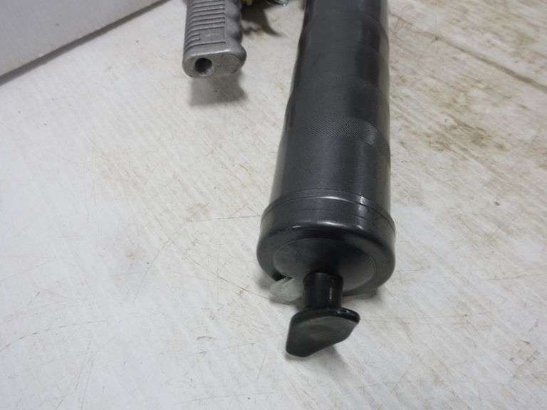 Lincoln Guardian no. G120 air operated grease gun, new Albrecht