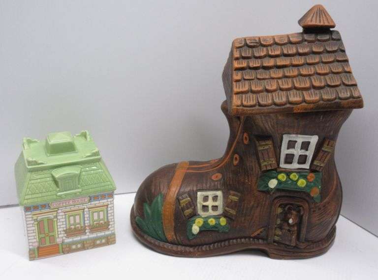 1960's to 1970's Old Woman's shoe house cookie jar, 12 1/2