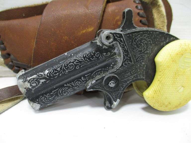 Midcentury double barrel derringer cap gun, made in Italy with leather