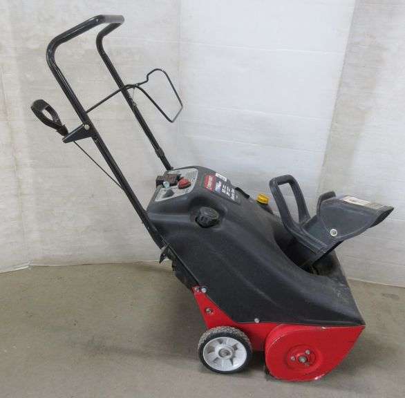 TroyBilt Squall 5521 snow blower, 5.5 HP with 21” clearing path, runs
