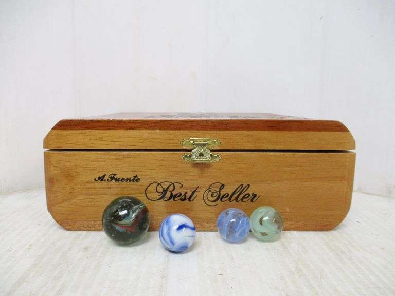 Wooden cigar box with clasp, handmade in Dominican Republic (A. Fuente