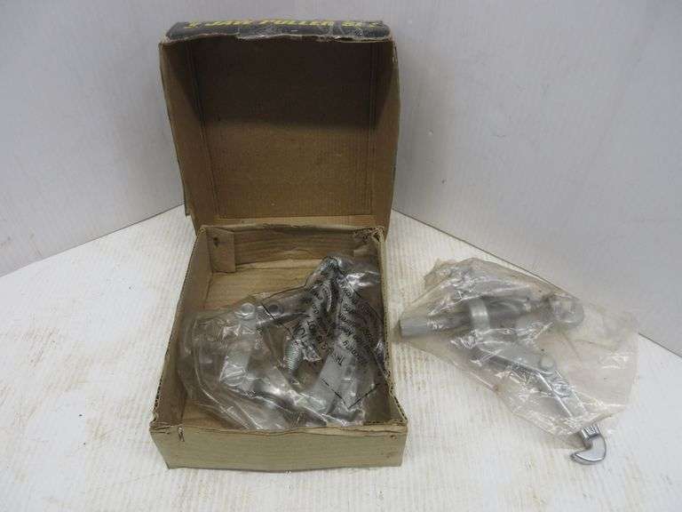 Two jaw puller set, in used condition Albrecht Auction Service