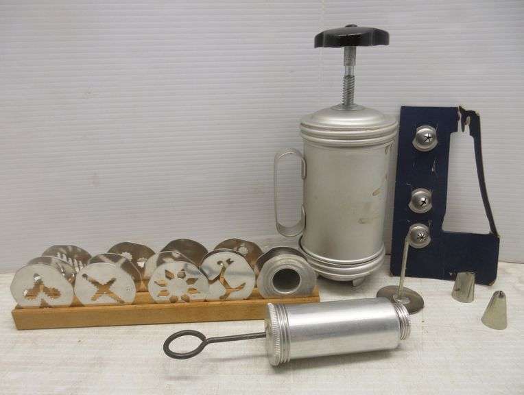 Mirro cookie/pastry press, includes (9) cookie presses and (3) tips