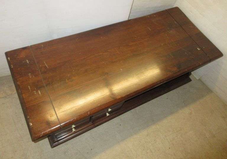 Media from the mid1900s, Ethan Allen manufacturer, and