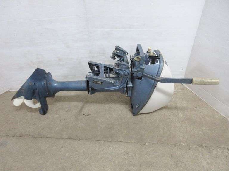 4 HP Evinrude boat motor, runs Albrecht Auction Service