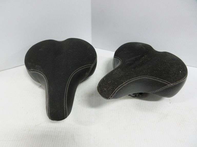 Matching pair of Schwinn bike seats Albrecht Auction Service