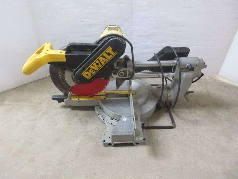 DeWALT 15” Double bevel compound mitre saw, works as it should; Diablo