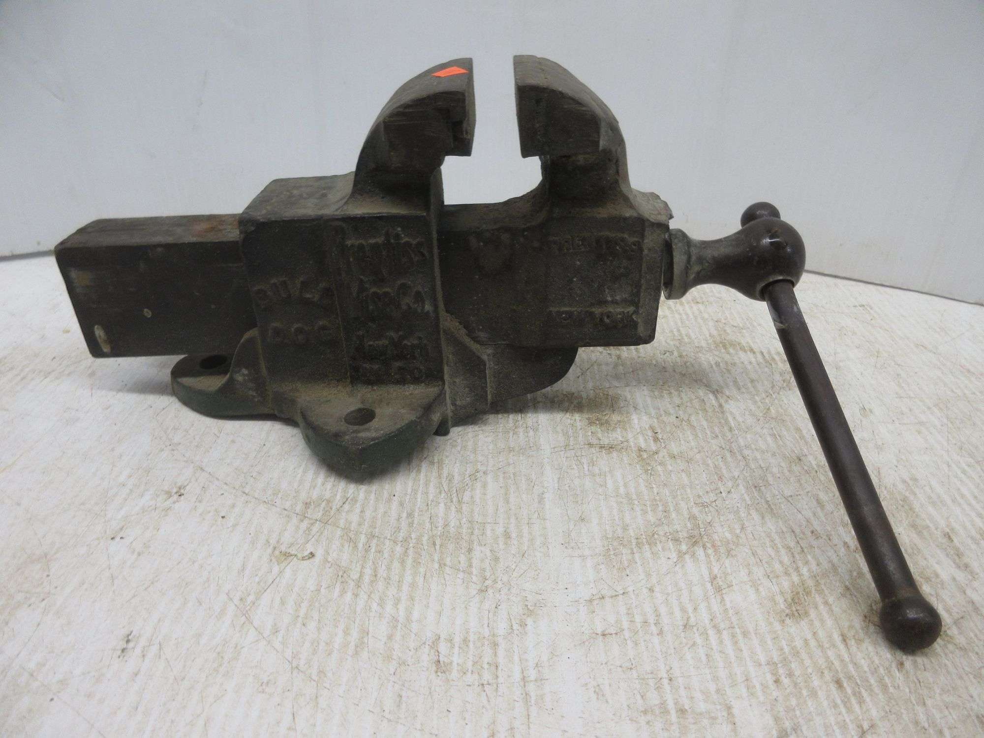 Old Prentiss Vise Co. bulldog bench vise No 50, 3 1/4" jaws, approx 5" grip  area when expanded - Albrecht Auction Service