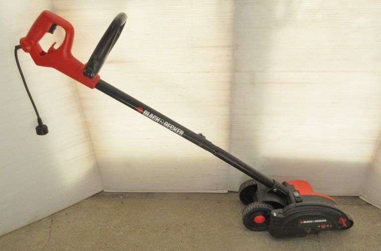 Black & Decker electric edger, works Albrecht Auction Service