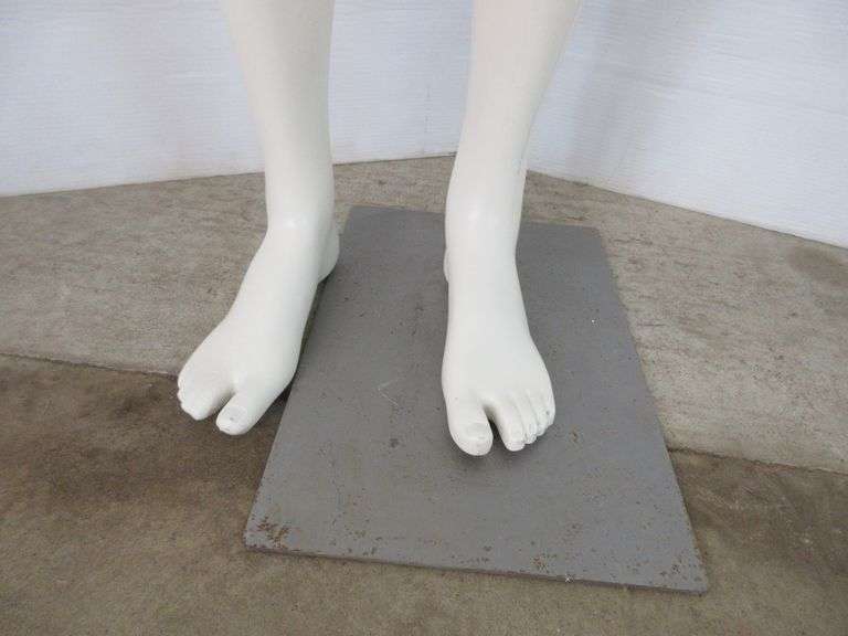 Fusion specialties female mannequin with metal base, removable