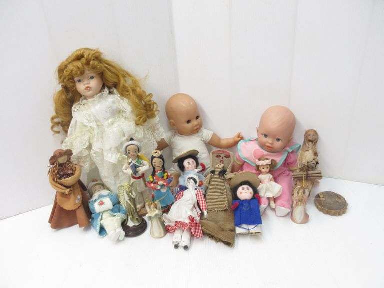 Old dolls and figurines Albrecht Auction Service