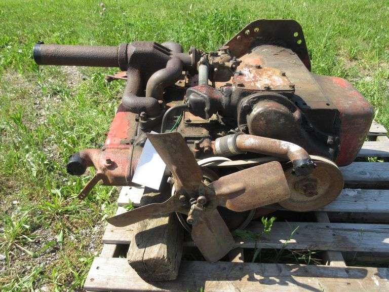 FarmallH motor, removed four years ago, ran excellent, has newer manifold, been stored inside