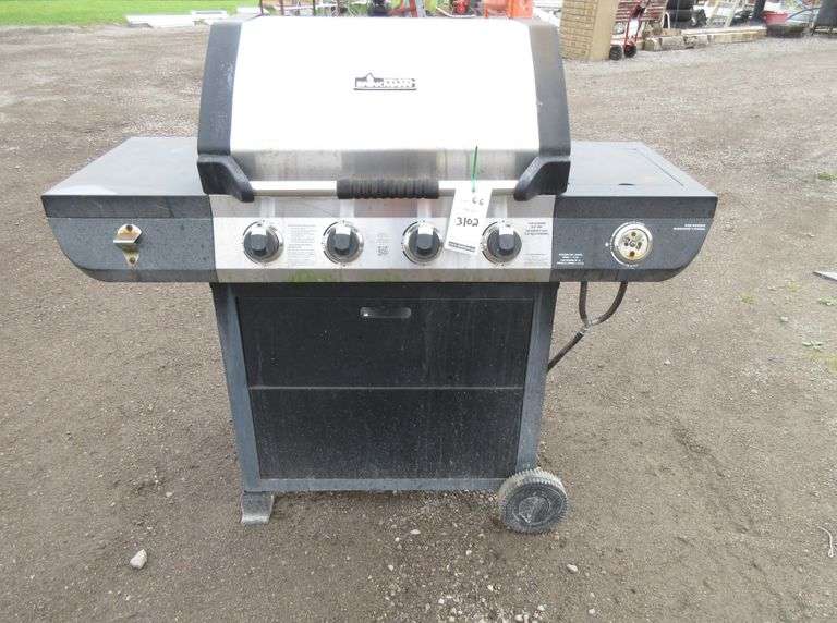 Brinkman Gas Grill, with 20 lb. tank about 1/2 full, knob is missing