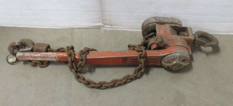 CM 1 1/2-ton chain fall ratchet hoist - Albrecht Auction Service