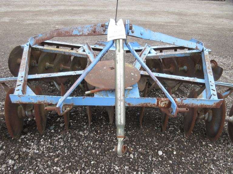 3 Point hitch disc eith an extra disc to replace broken one, 7'W, one bearing worn, used, as is