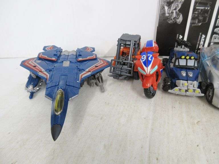 (7) Transformer Bayverse actions figures, includes Deluxe DOTM