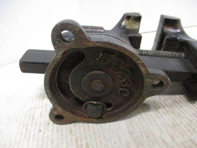 Little Giant 5494 bench vise, 3" cast pads, pipe grips, good, a little