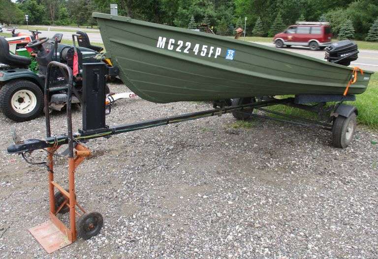 1982 Starcraft 14' aluminum Vhull boat with a 9.9 HP Mercury twostroke motor, 14' trailer with
