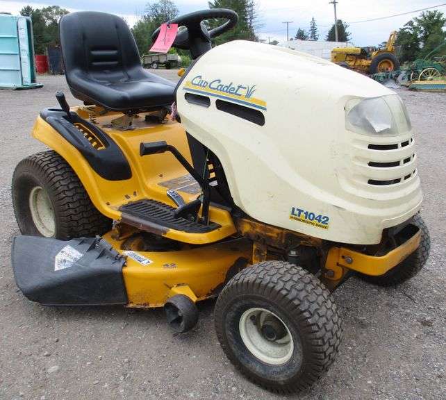 Cub Cadet LT1042 riding mower with a Kohler engine, runs and drives but