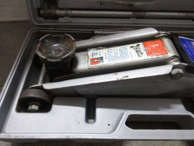 4000 lb. hydraulic floor jack in case Albrecht Auction Service