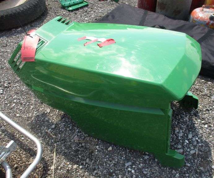 Lawn mower hood for John Deere, good Albrecht Auction Service