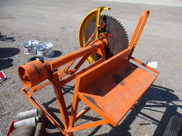Belt driven 29" blade buzz saw, belt included, used with a farmall side