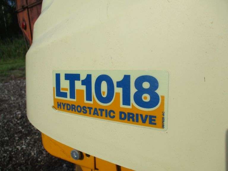 Cub Cadet LT1018 lawn tractor Hydrostatic drive, no correct engine, not