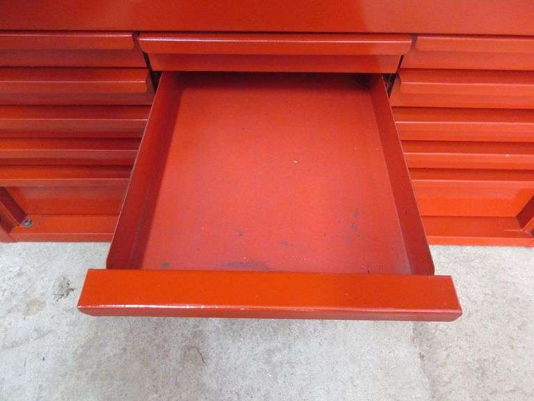 1976 SnapOn KRA61, ninedrawer tool box with set of keys, 31"W x 15"D