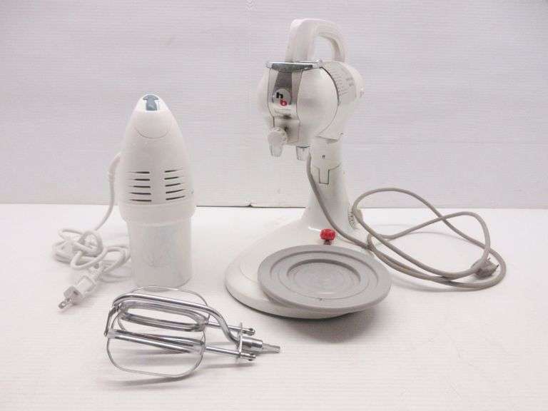 (2) Hamilton Beach mixers Older stand mixer with attachments, Handheld