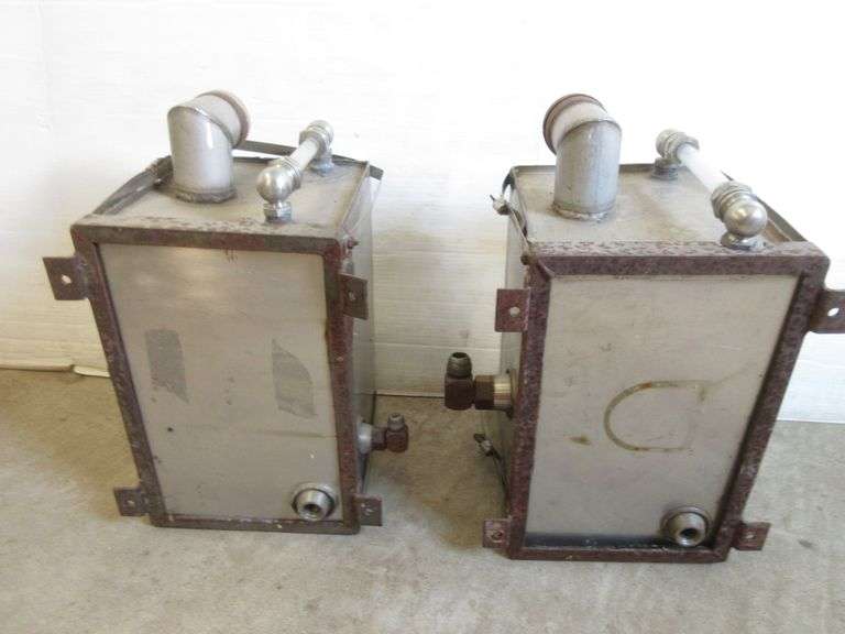 (2) Hydraulic oil reservoirs, stainless steel, with witness tubes