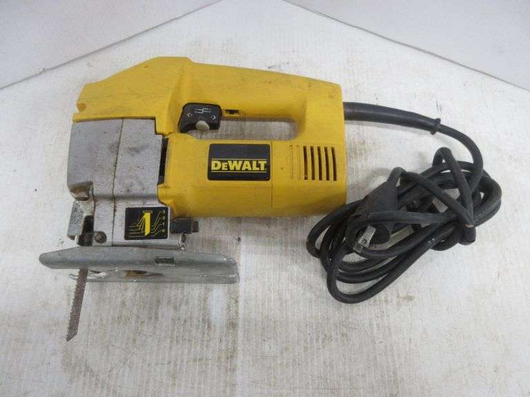 Dewalt jig saw, model DW318, excellent condition Albrecht Auction Service