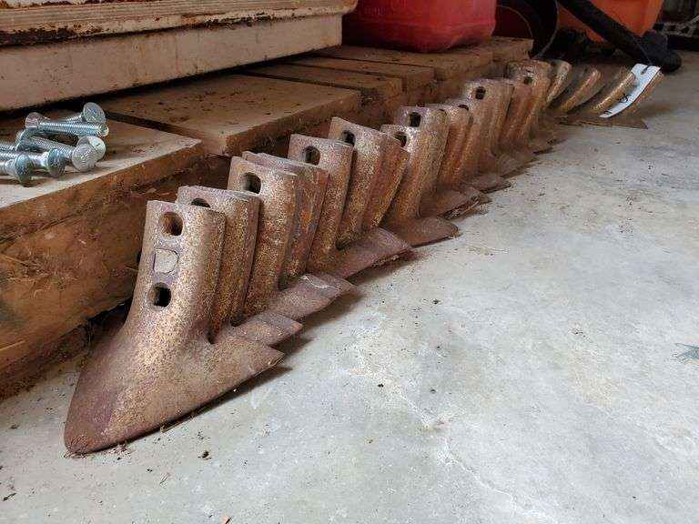 (41)Cultivator Sweeps Albrecht Auction Service