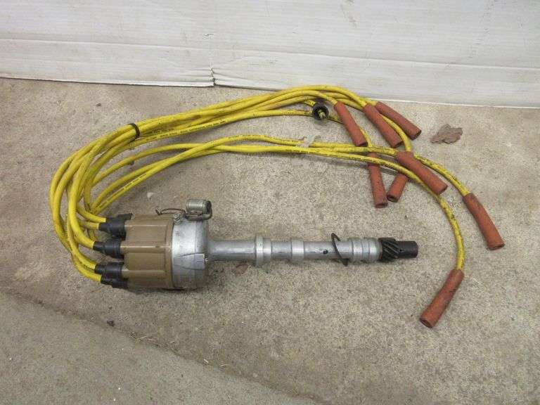 Small block chevrolet parts, includes Valve cover, distributor/wires