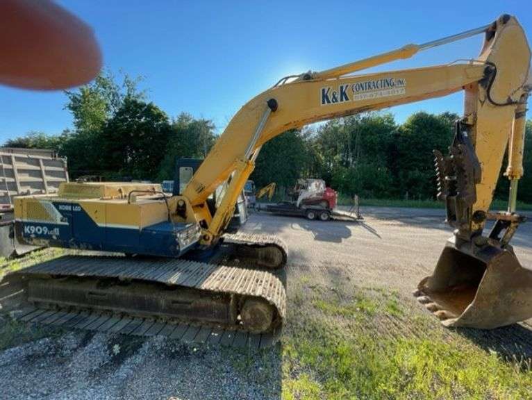 Kobelco K909 LC II, (55,000 lb. Machine), Comes with 45" Tooth Bucket