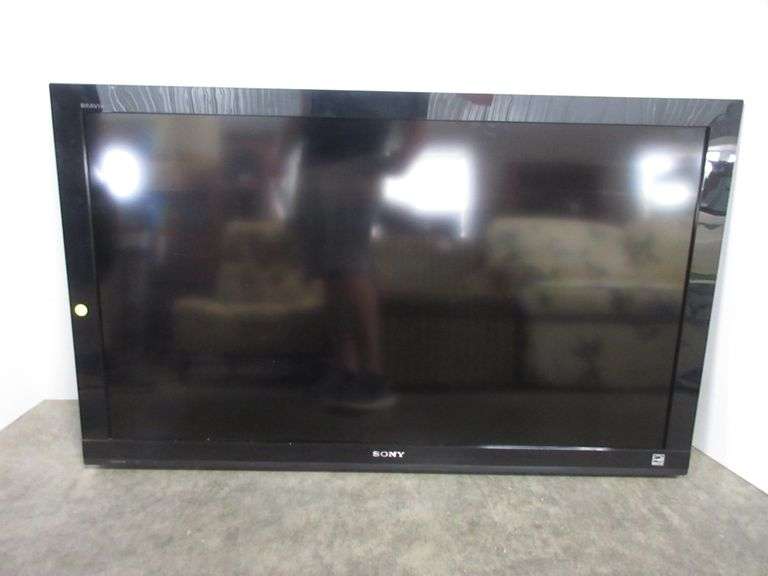 46" Sony TV, does not come with the remote, in good condition