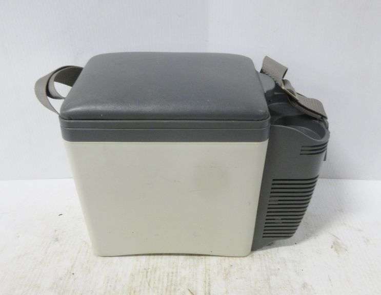 Travel heater/cooler, plugs into car socket, works Albrecht Auction