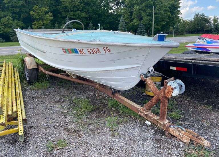 Starcraft 16' aluminum boat, no motor included, trailer is included and