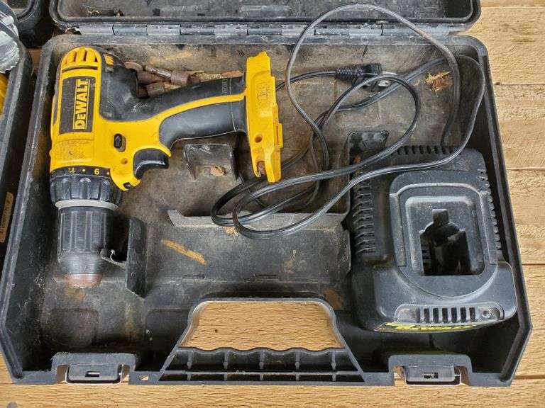 (2)DeWalt Drill/Drivers, One is Old Style and One is Newer; (2