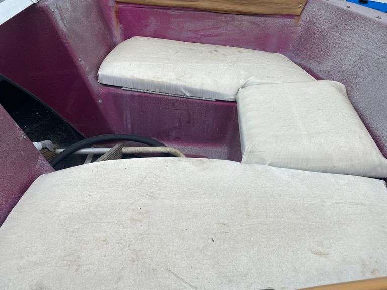 14' Invader boat with tilt trailer, 1984, boat needs new seats, floats