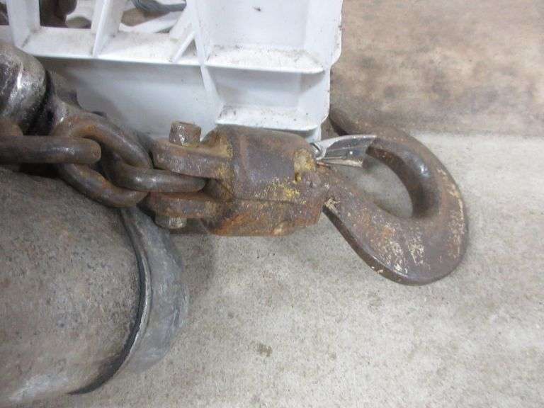 (3) Come-alongs, and a 1/2-Ton chain fall - Albrecht Auction Service