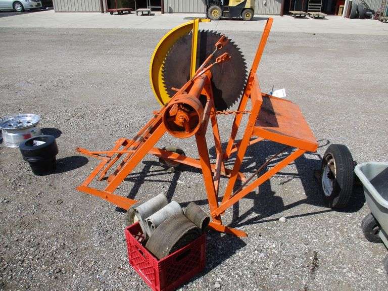 Belt driven 29" blade buzz saw, belt included, used with a farmall side