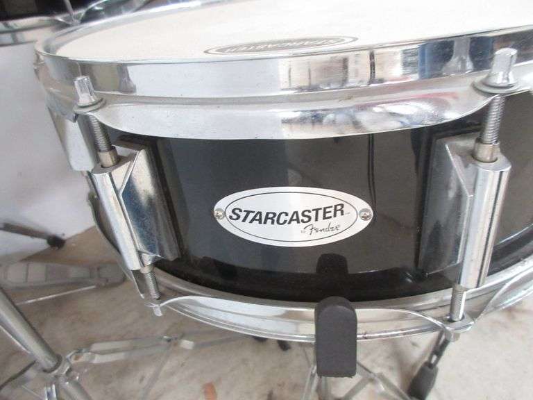 Fender Starcaster black ninepiece full size pro drum set with stool