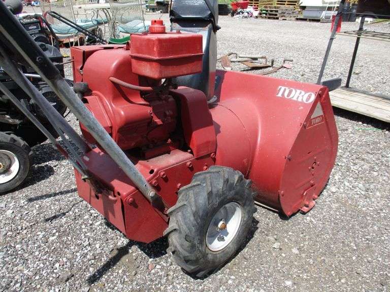 Toro 526 Snowblower, 26"W, ran last March 2021, was never used in 2022