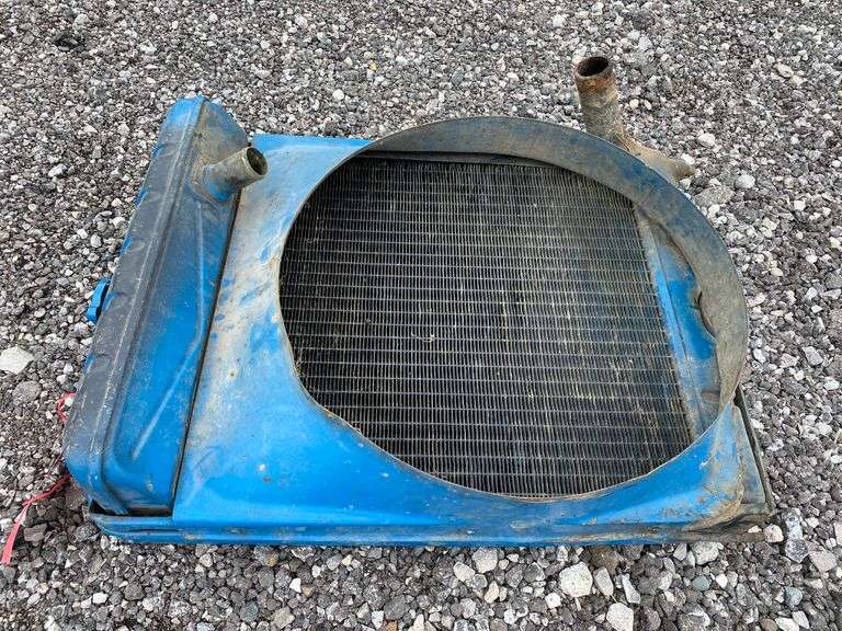 Ford tractor radiator, 800 series, used - Albrecht Auction Service