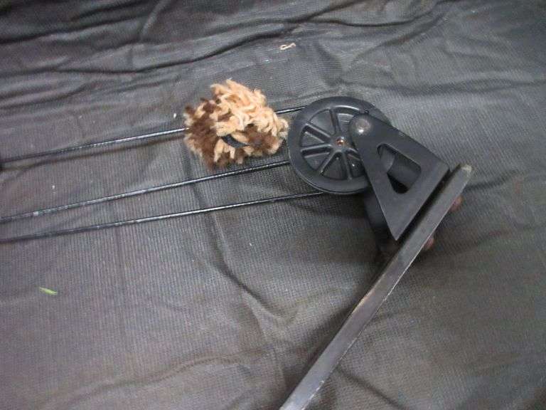 Indian stalker compound bow, case 52"W, good Albrecht Auction Service