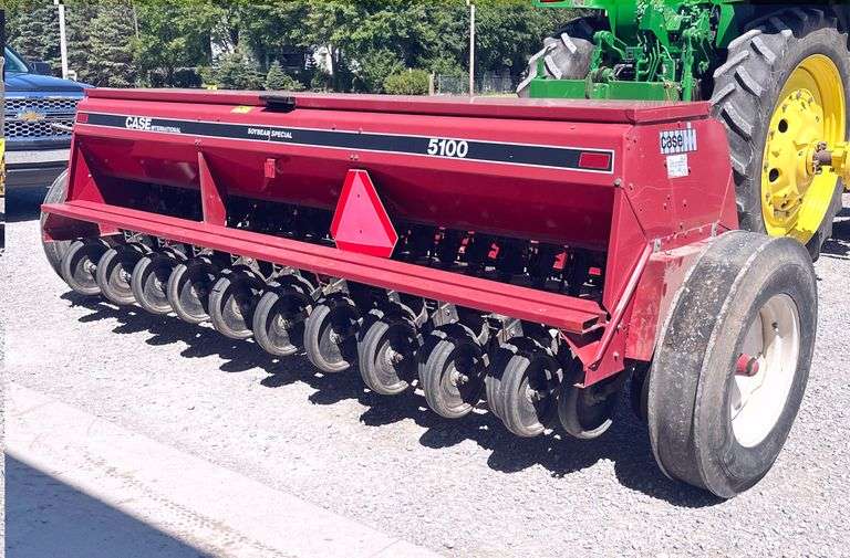 International Harvester 5100 21Hole Grain Drill, Double Disc Openers