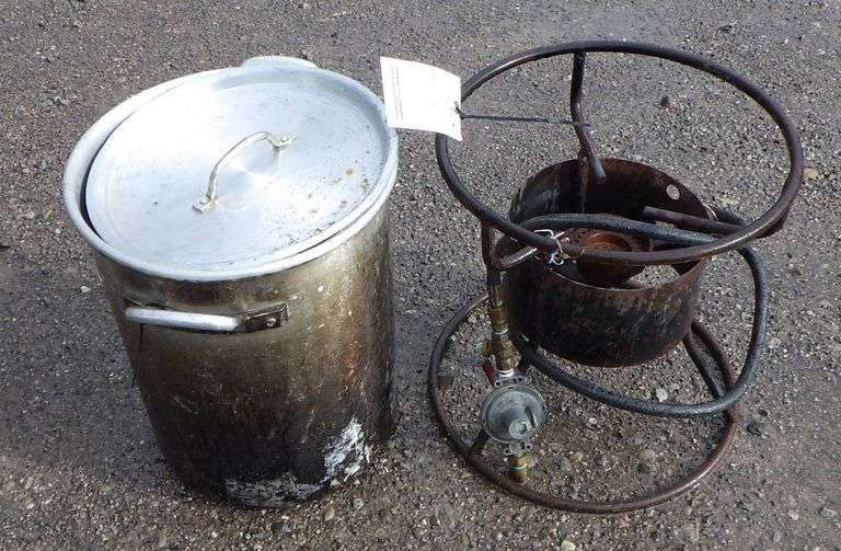 Fry Turkey propane burner pot, and strainer pole Albrecht Auction Service